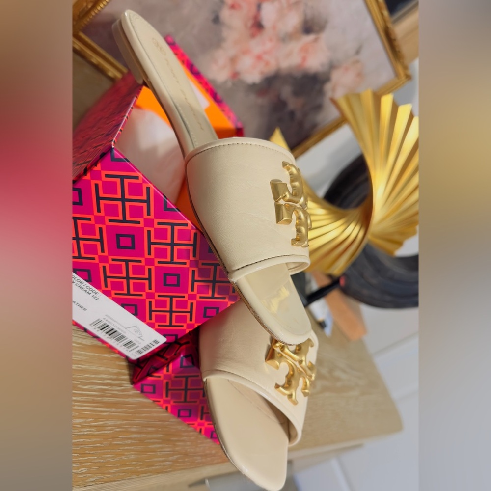 Tory Burch
Eleanor Slide Sandal (Women) Cream/Golden color size 7